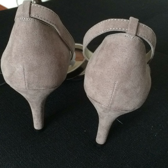 Woman’s Dressy Sandals - Picture 3 of 4
